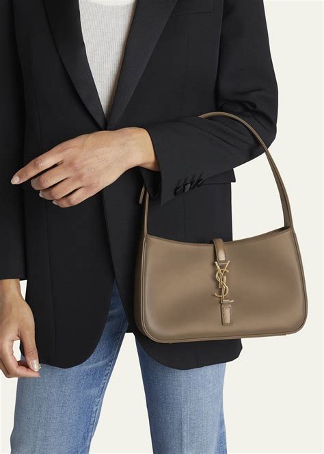 torebka ysl le 5 a 7|SAINT LAURENT Le 5 à 7 Supple large leather shoulder bag.